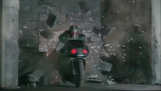 Kamen Rider Zo - Un jour, y en a bien un qui passera par un mur porteur...